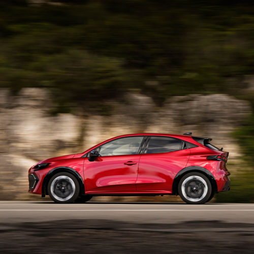 2026 Renault Clio E-Tech Techno Absolute Red Side View