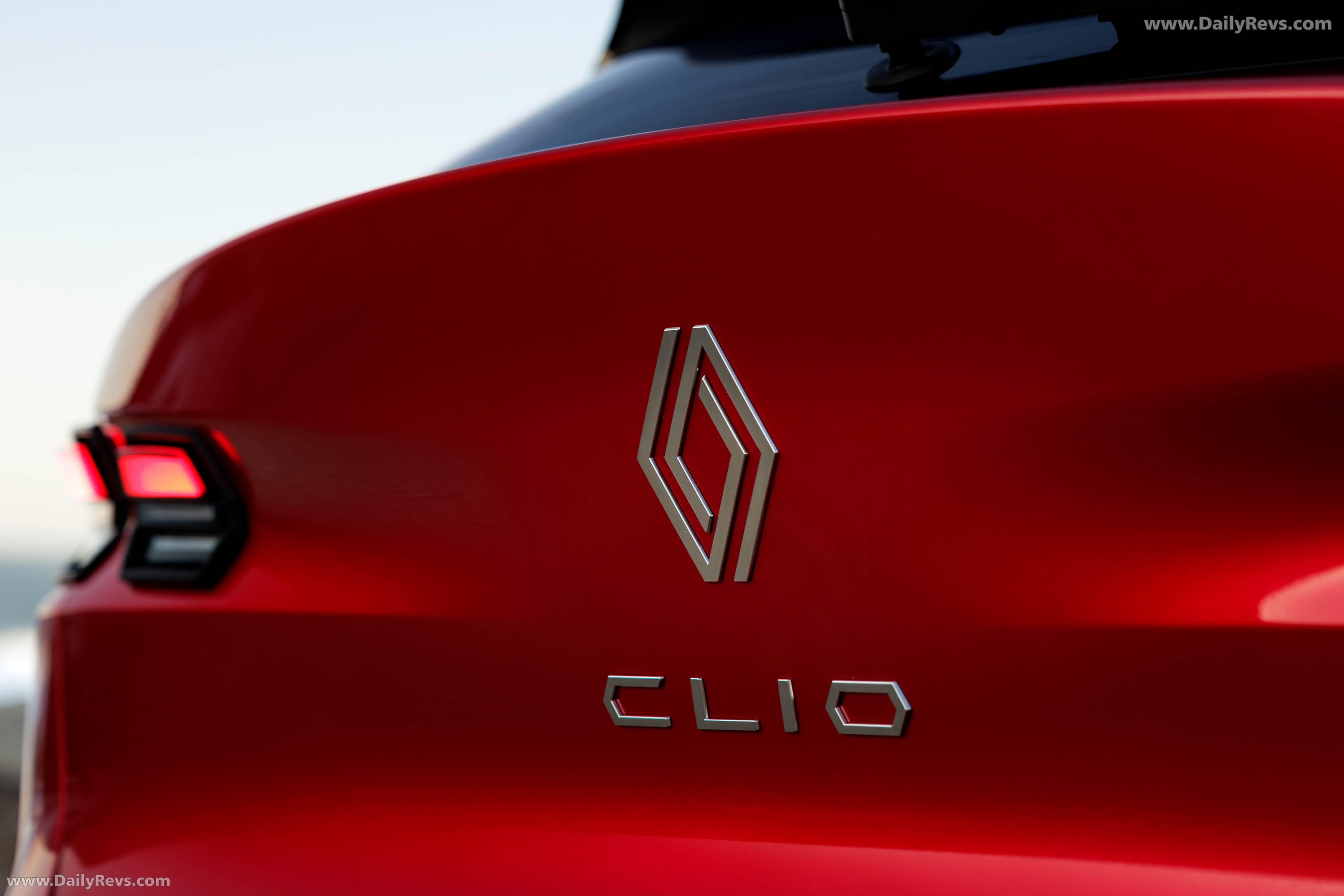 2026 Renault Clio E-Tech Techno Absolute Red Exterior