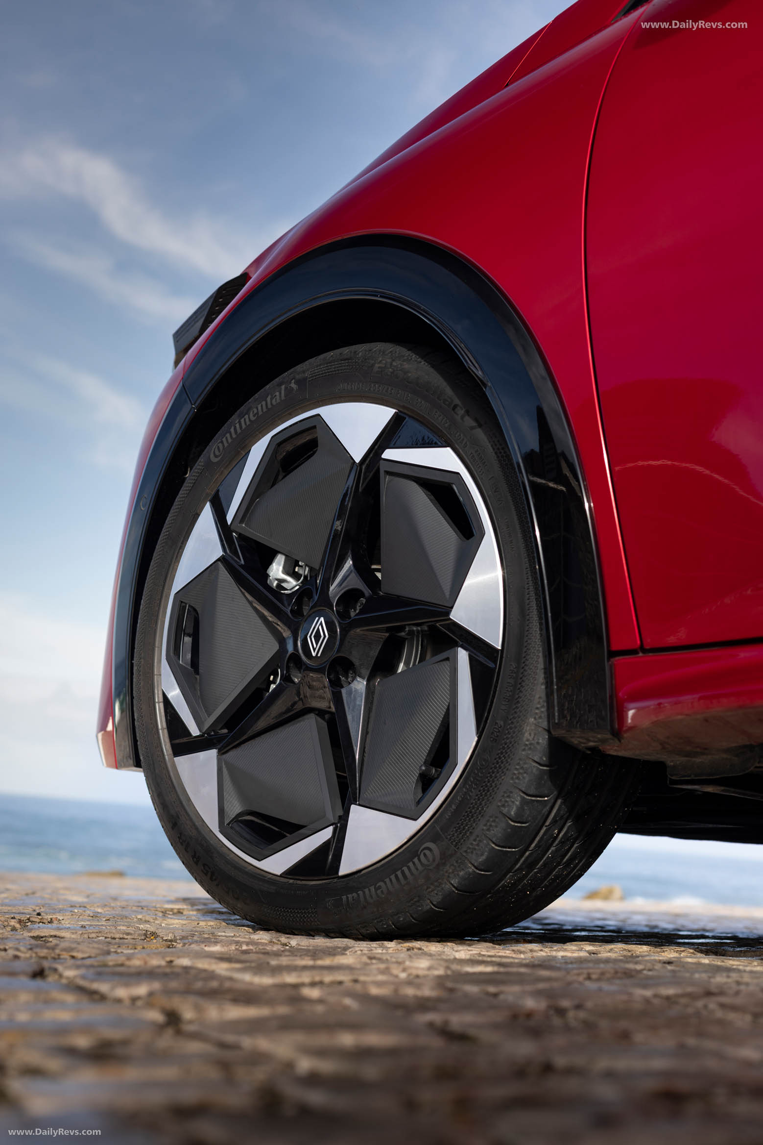 2026 Renault Clio E-Tech Techno Absolute Red Exterior