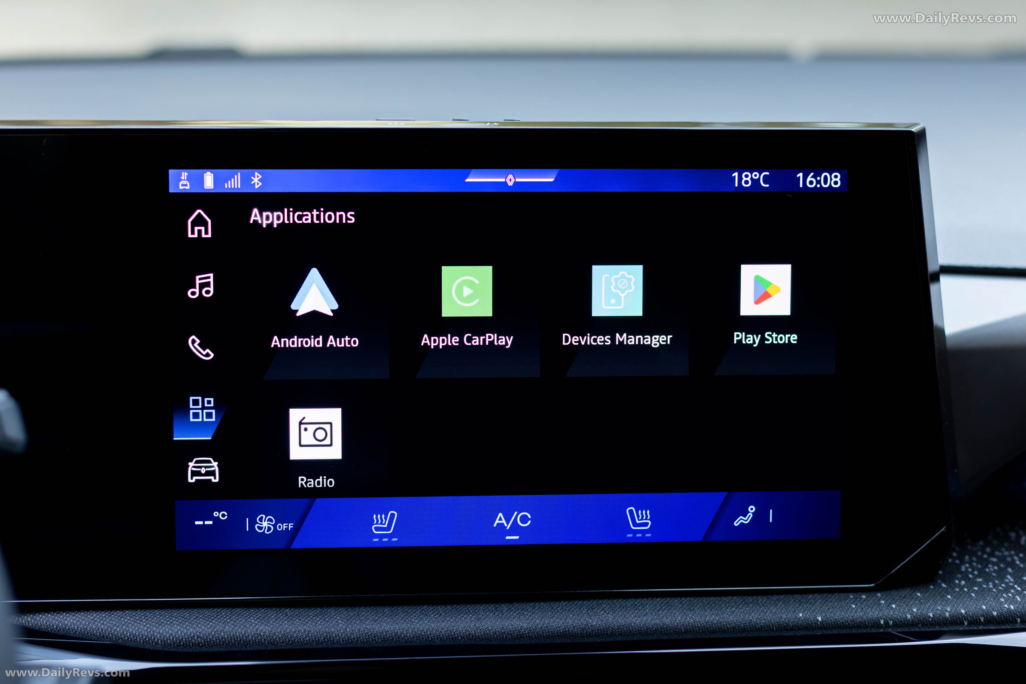 2026 Renault Clio E-Tech Techno Absolute Red Interior