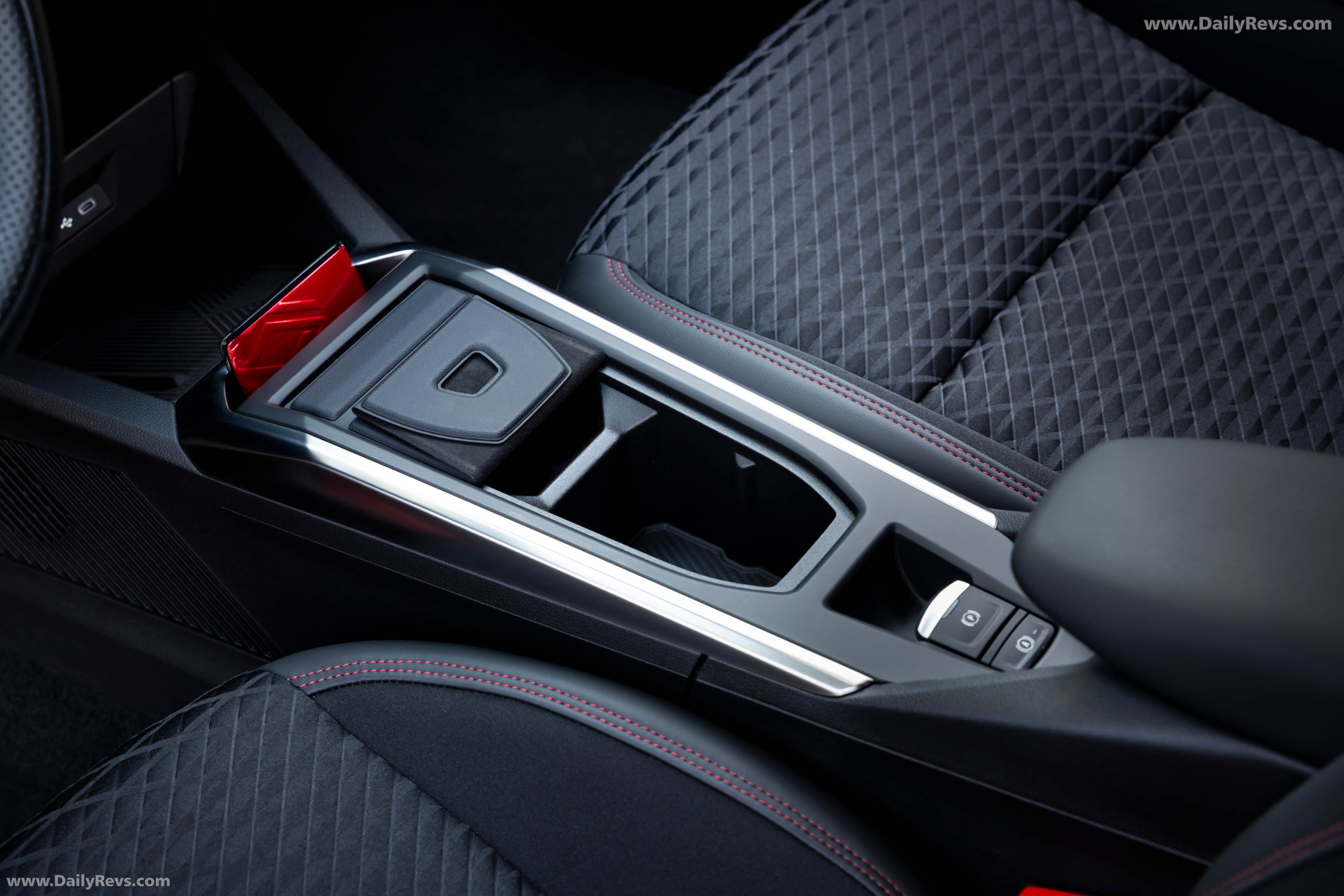 2026 Renault Clio E-Tech Techno Absolute Red Interior