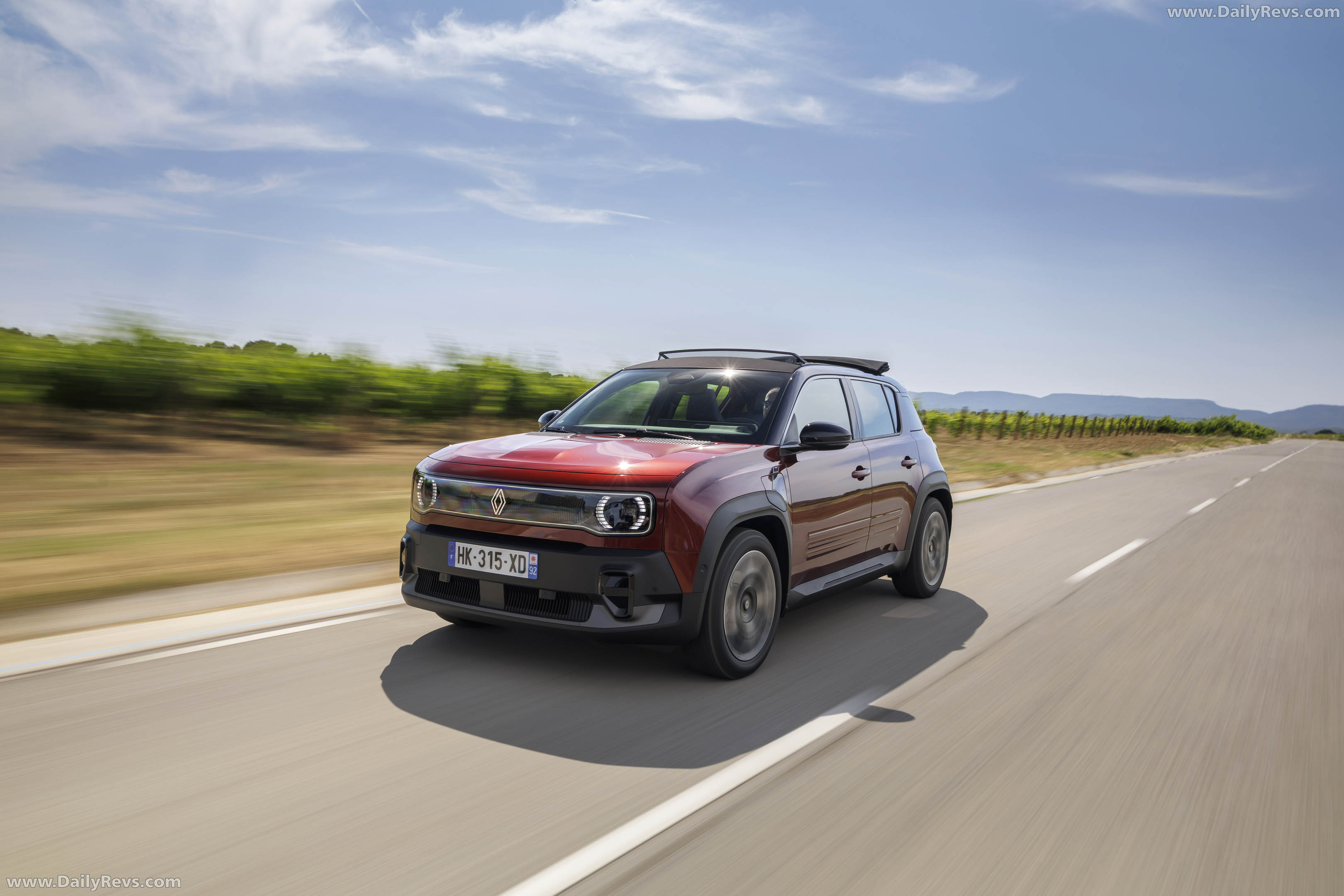 2026 Renault 4 E-Tech Plein Sud Techno Front View