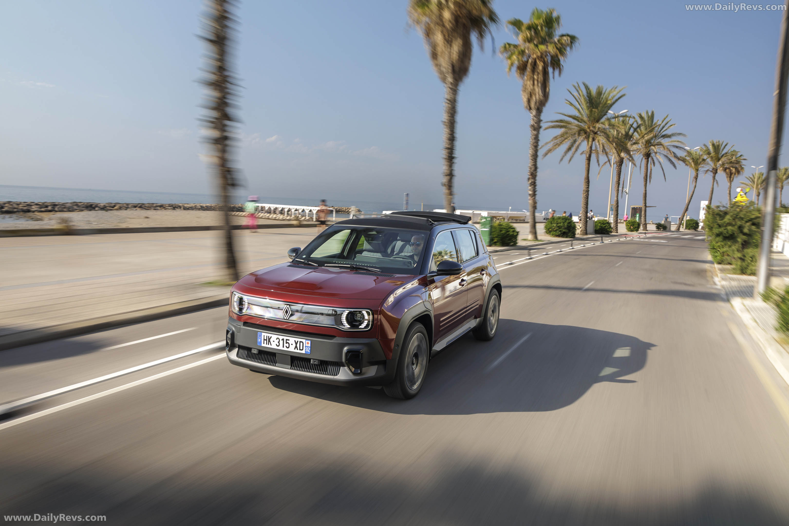 2026 Renault 4 E-Tech Plein Sud Techno Front View