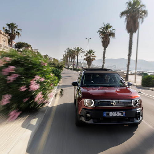 2026 Renault 4 E-Tech Plein Sud Techno Front View