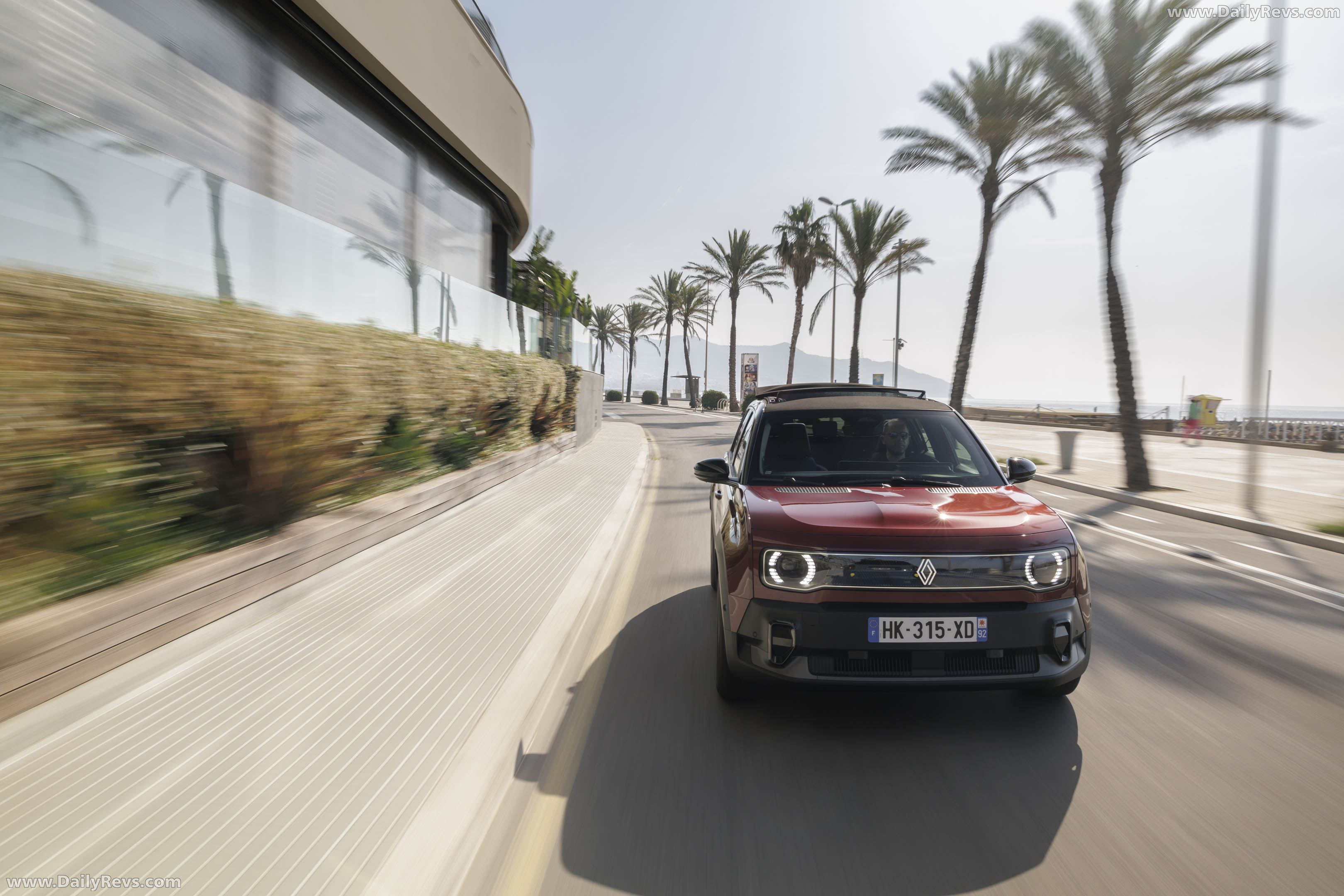 2026 Renault 4 E-Tech Plein Sud Techno Front View