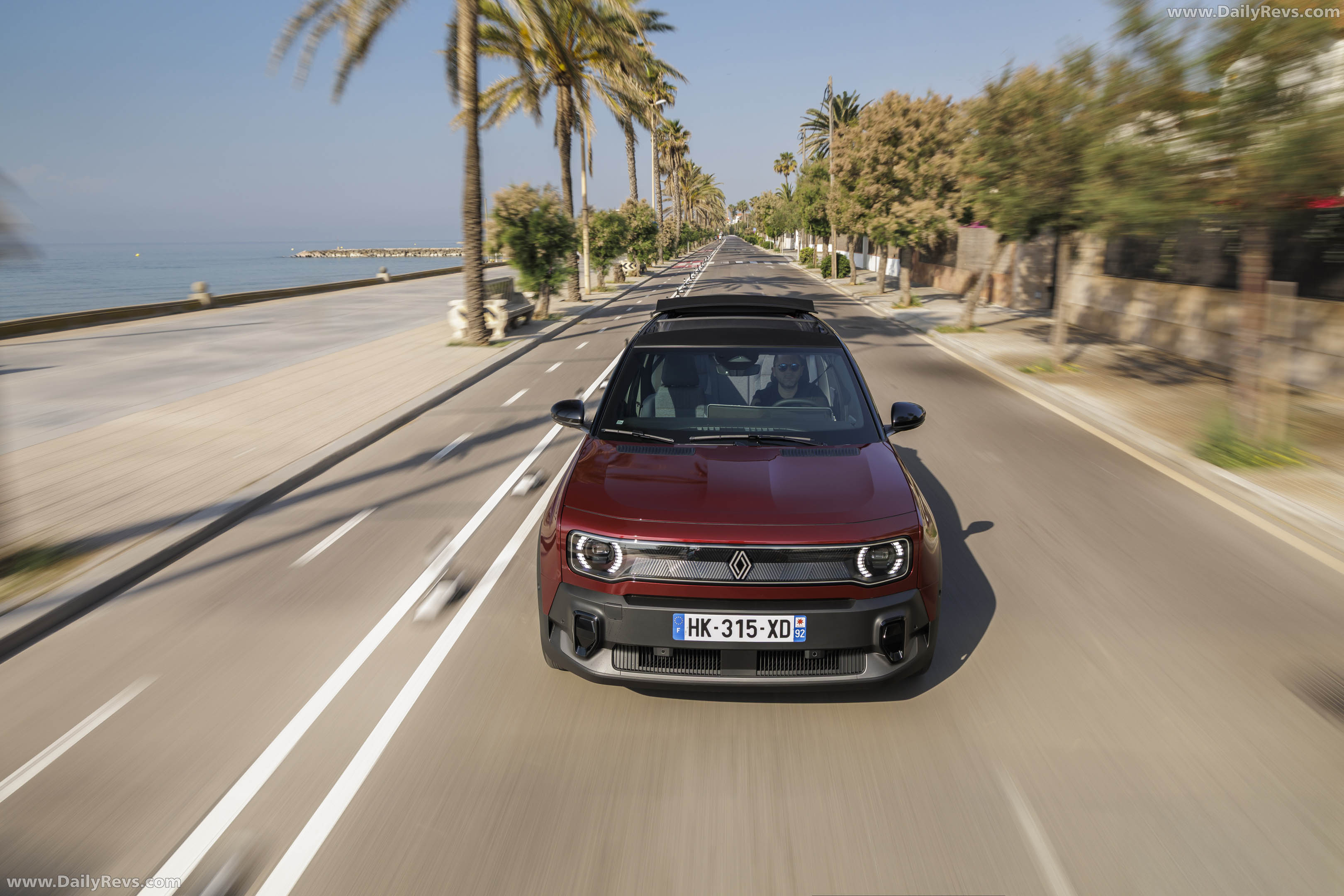 2026 Renault 4 E-Tech Plein Sud Techno Front View