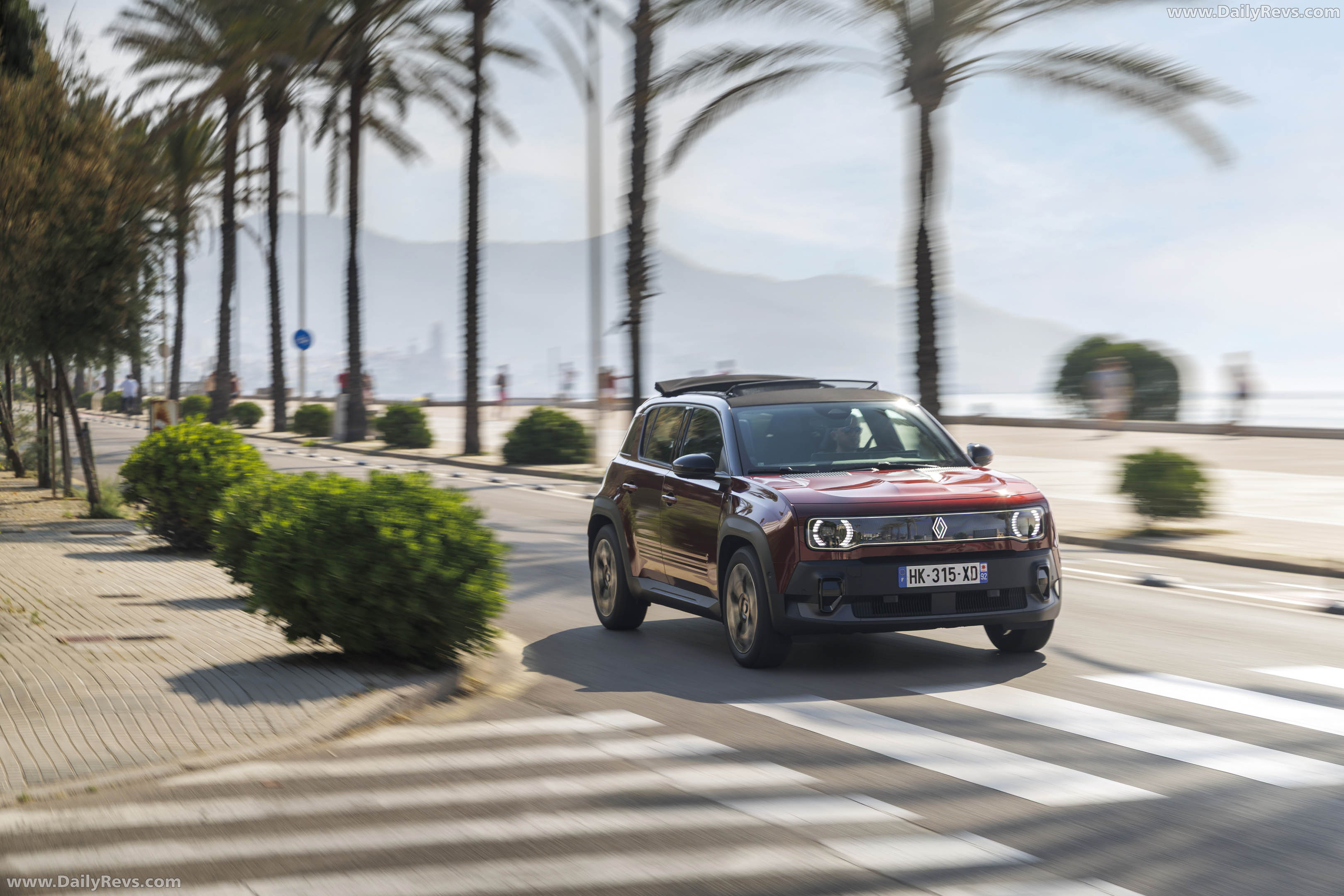 2026 Renault 4 E-Tech Plein Sud Techno Front View