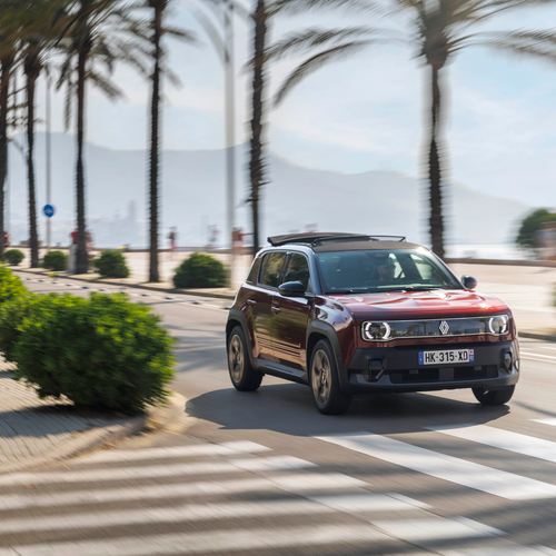 2026 Renault 4 E-Tech Plein Sud Techno Front View
