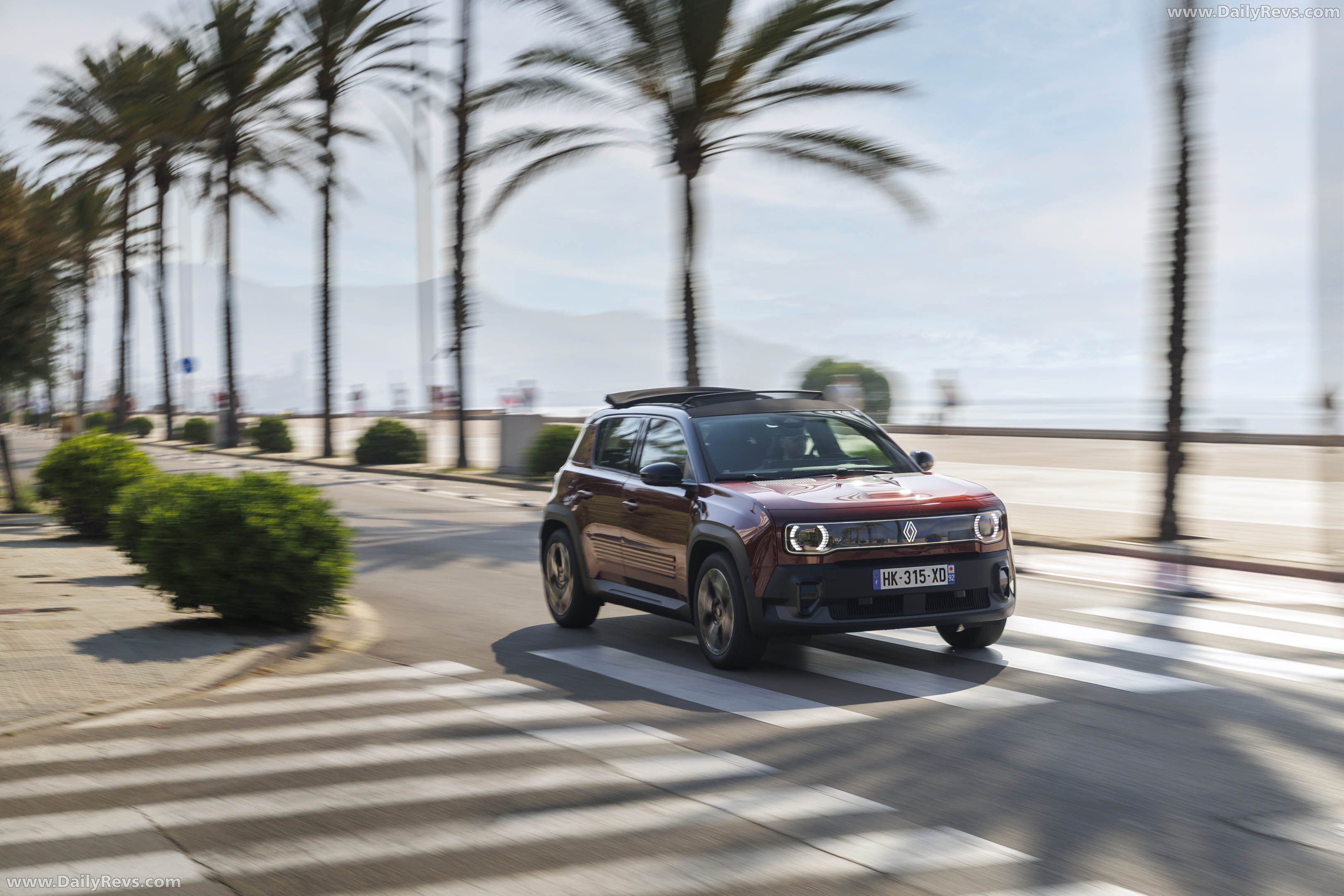 2026 Renault 4 E-Tech Plein Sud Techno Front View