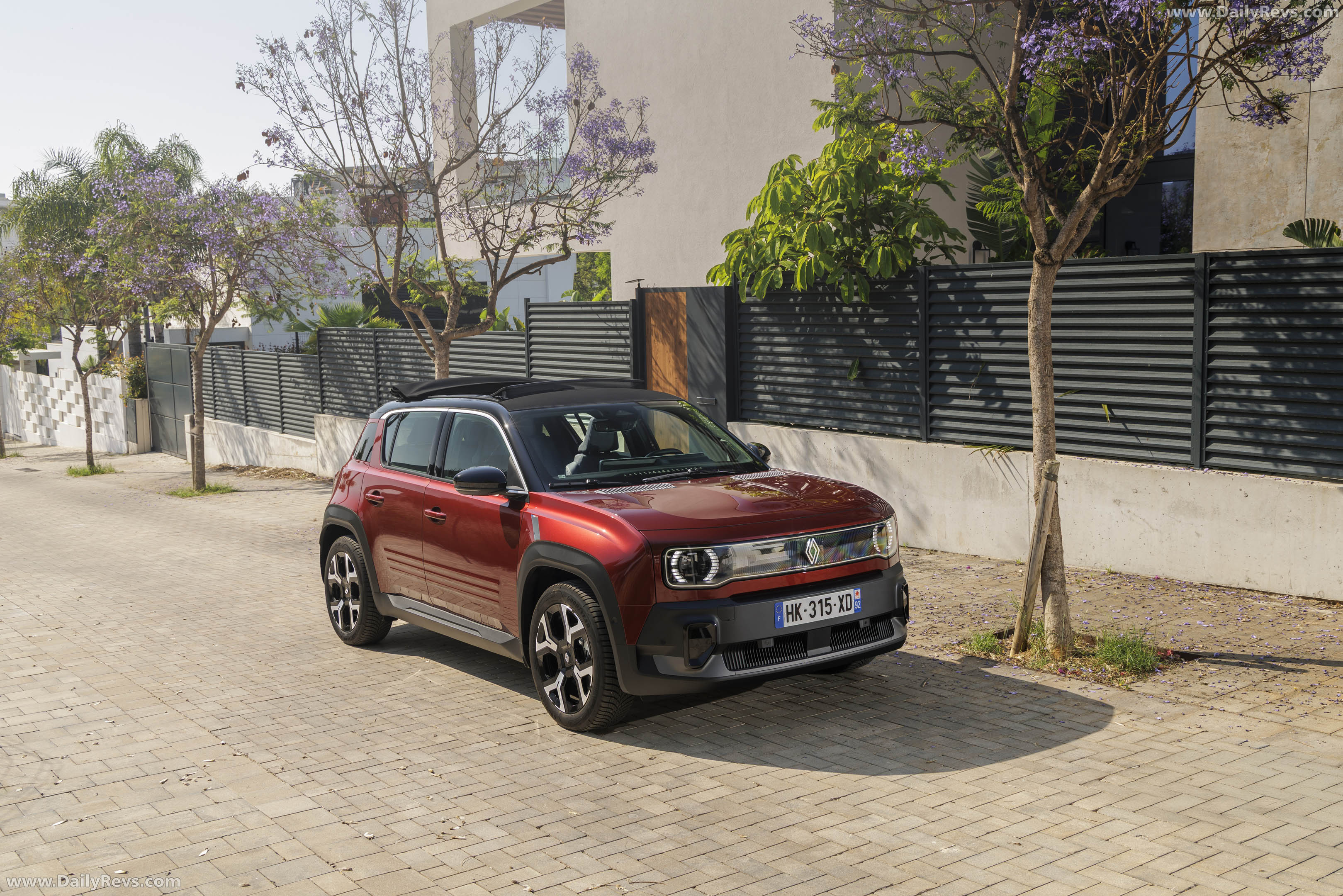 2026 Renault 4 E-Tech Plein Sud Techno Front View