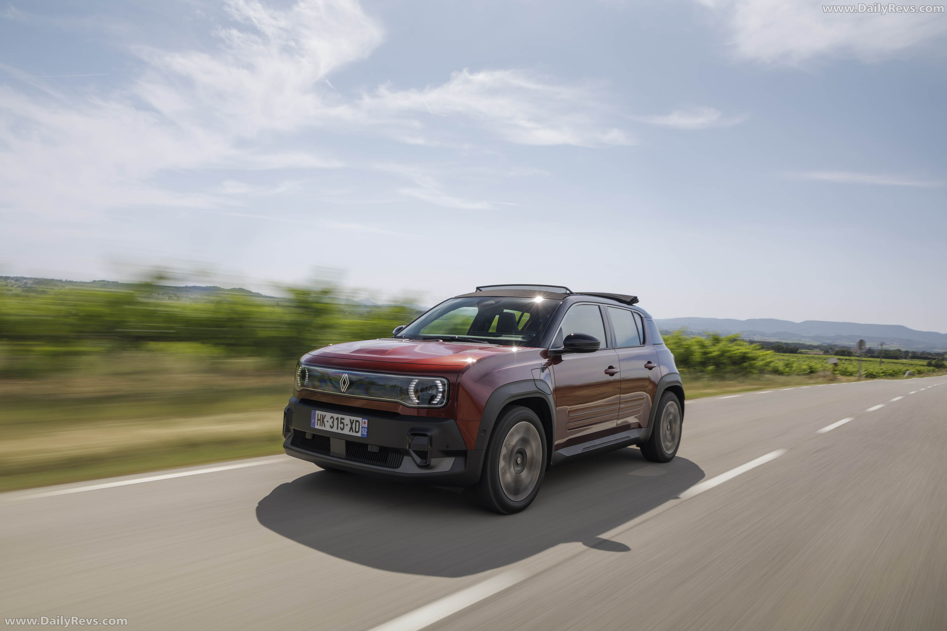 2026 Renault 4 E-Tech Plein Sud Techno Front View