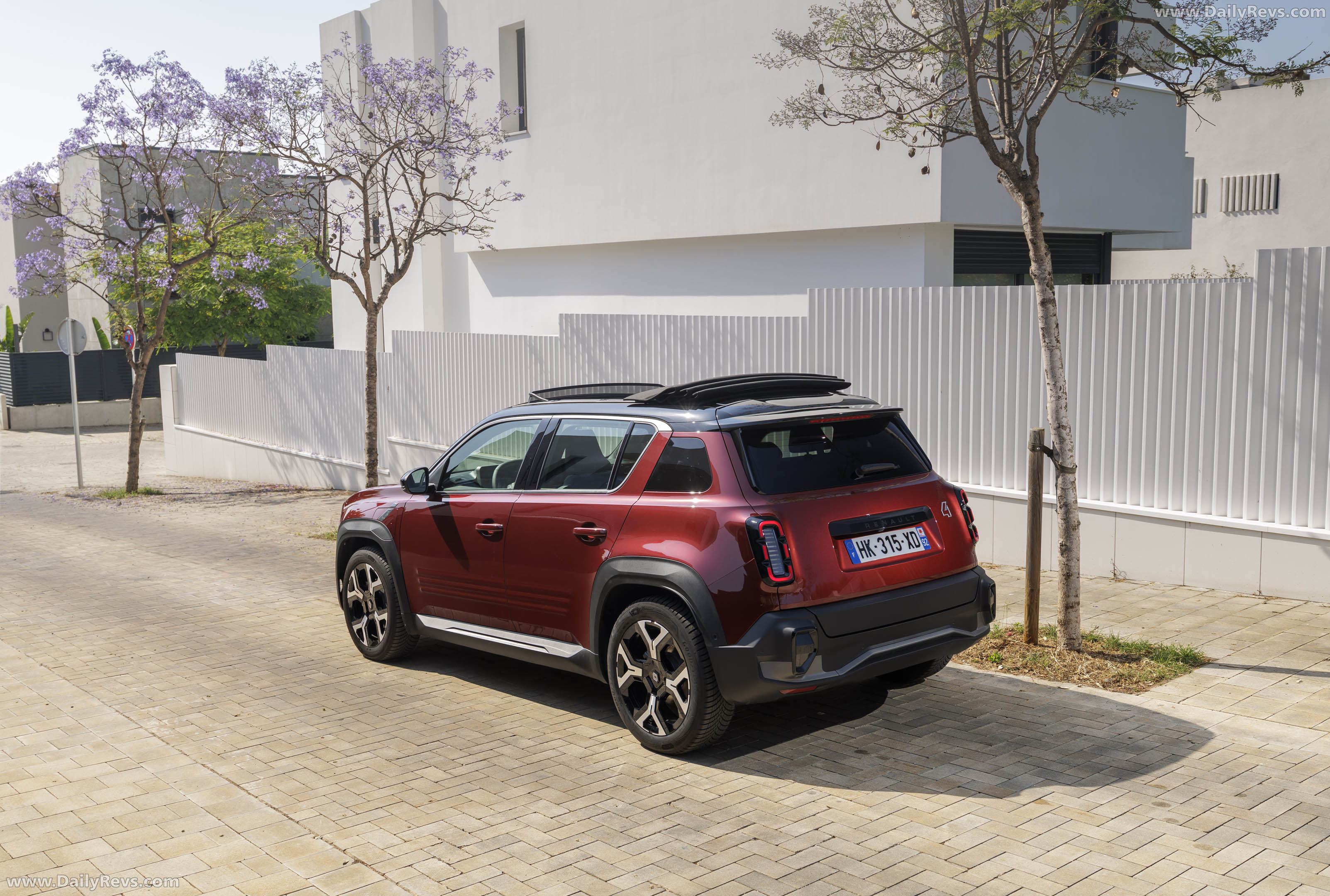 2026 Renault 4 E-Tech Plein Sud Techno Rear View
