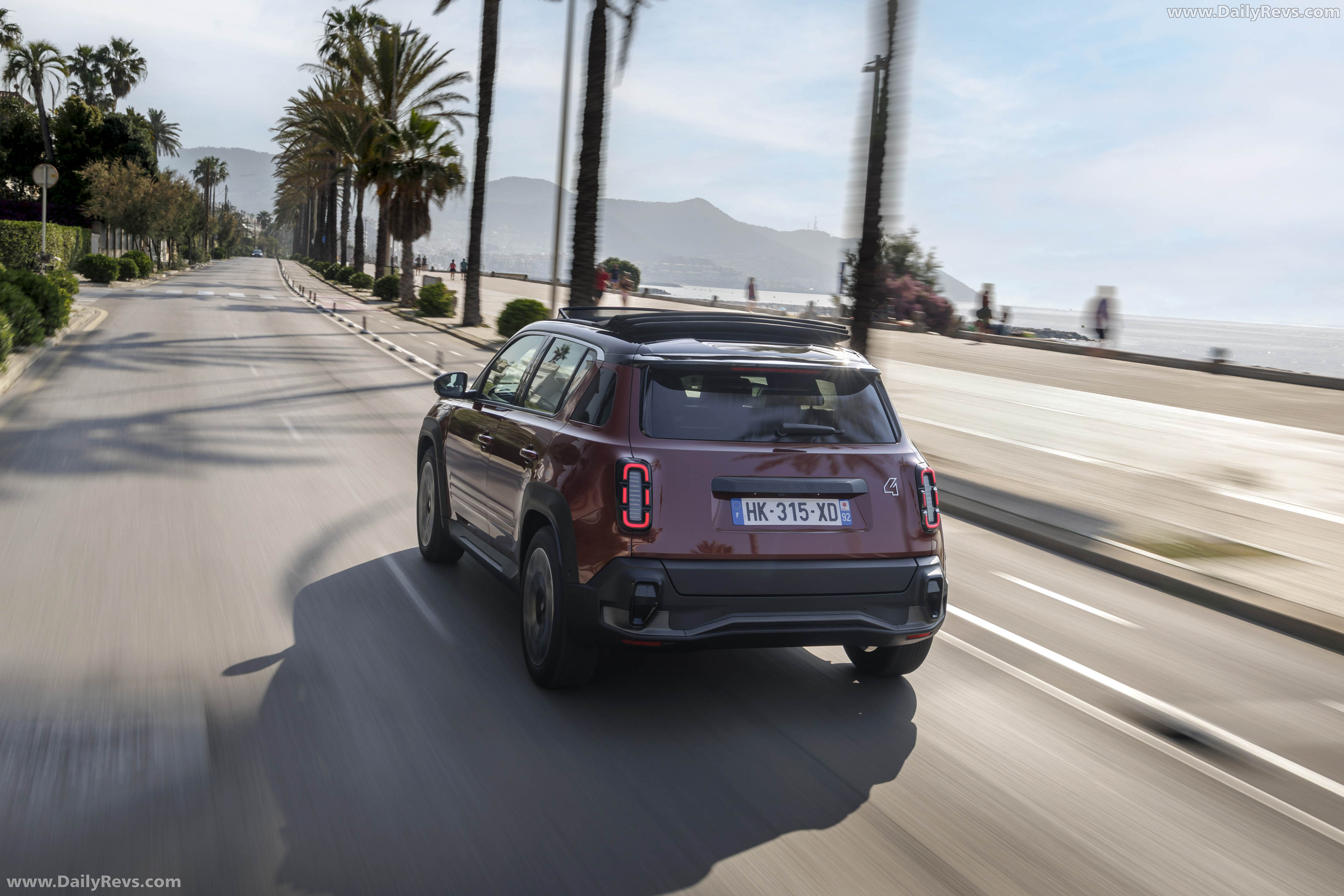 2026 Renault 4 E-Tech Plein Sud Techno Rear View