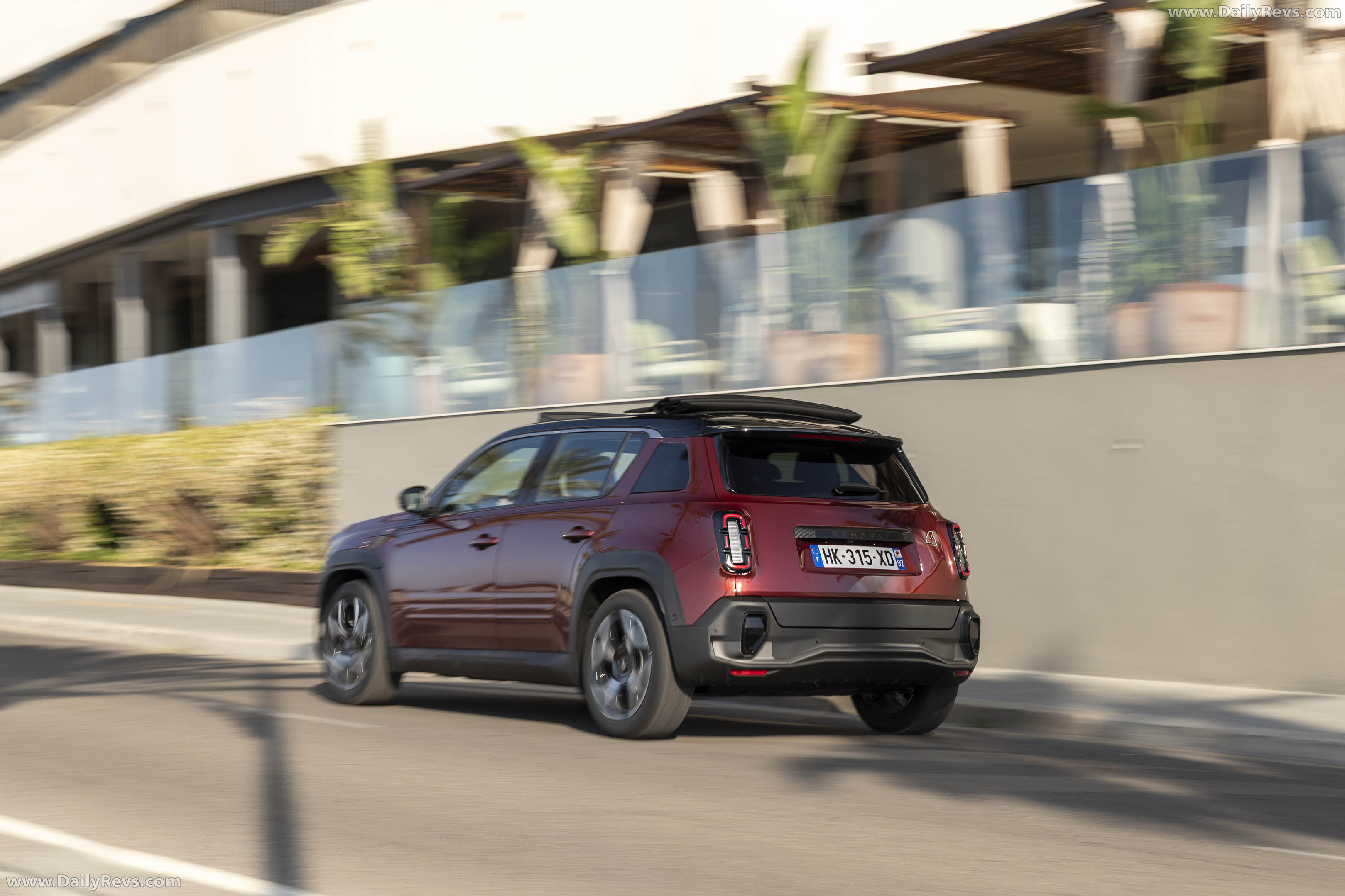2026 Renault 4 E-Tech Plein Sud Techno Rear View