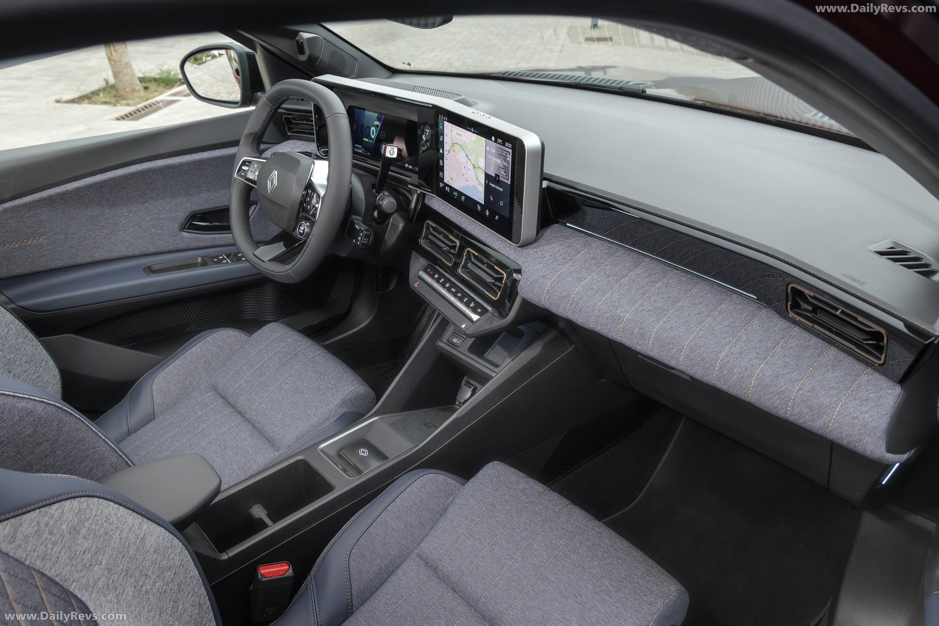 2026 Renault 4 E-Tech Plein Sud Techno Interior