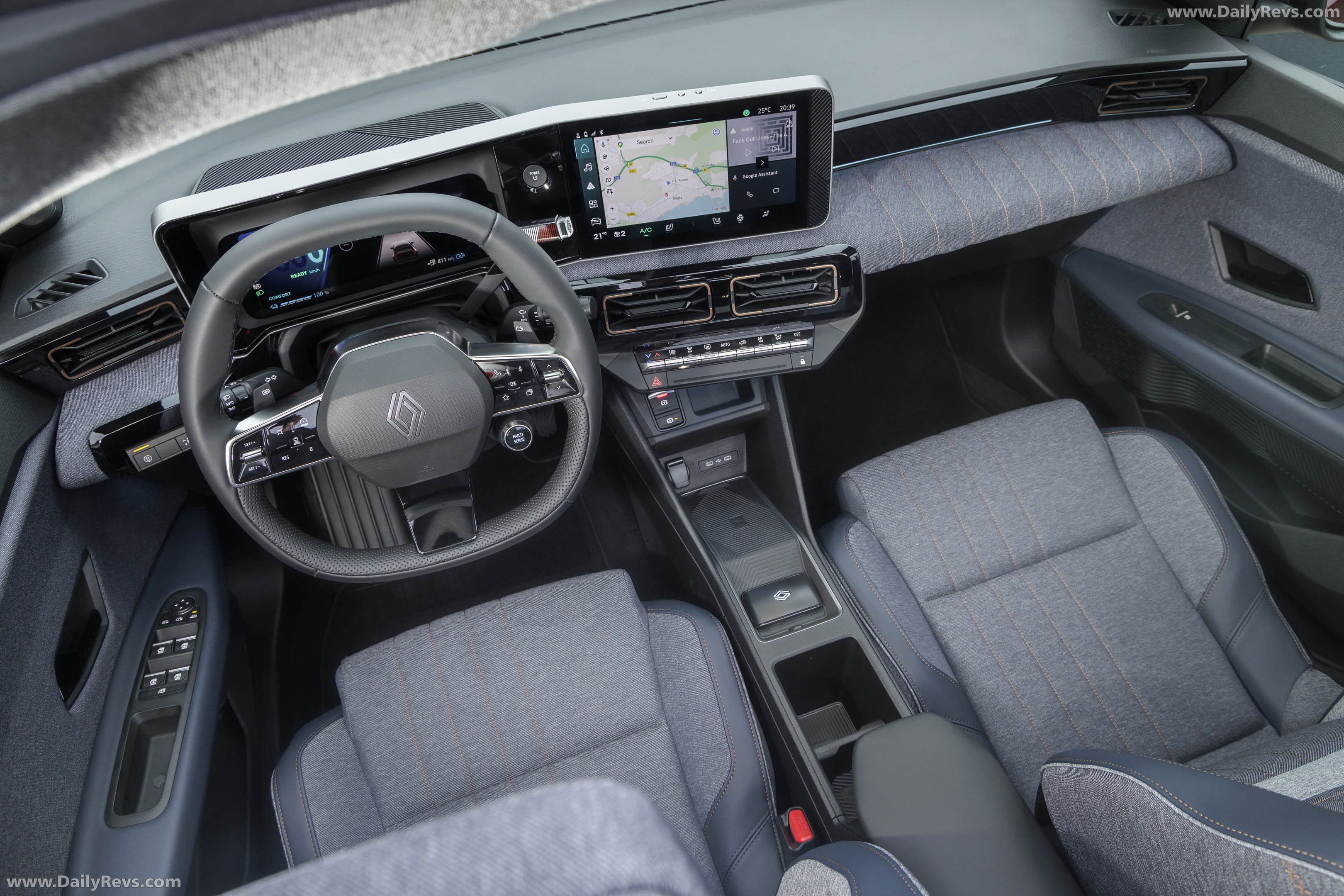 2026 Renault 4 E-Tech Plein Sud Techno Interior