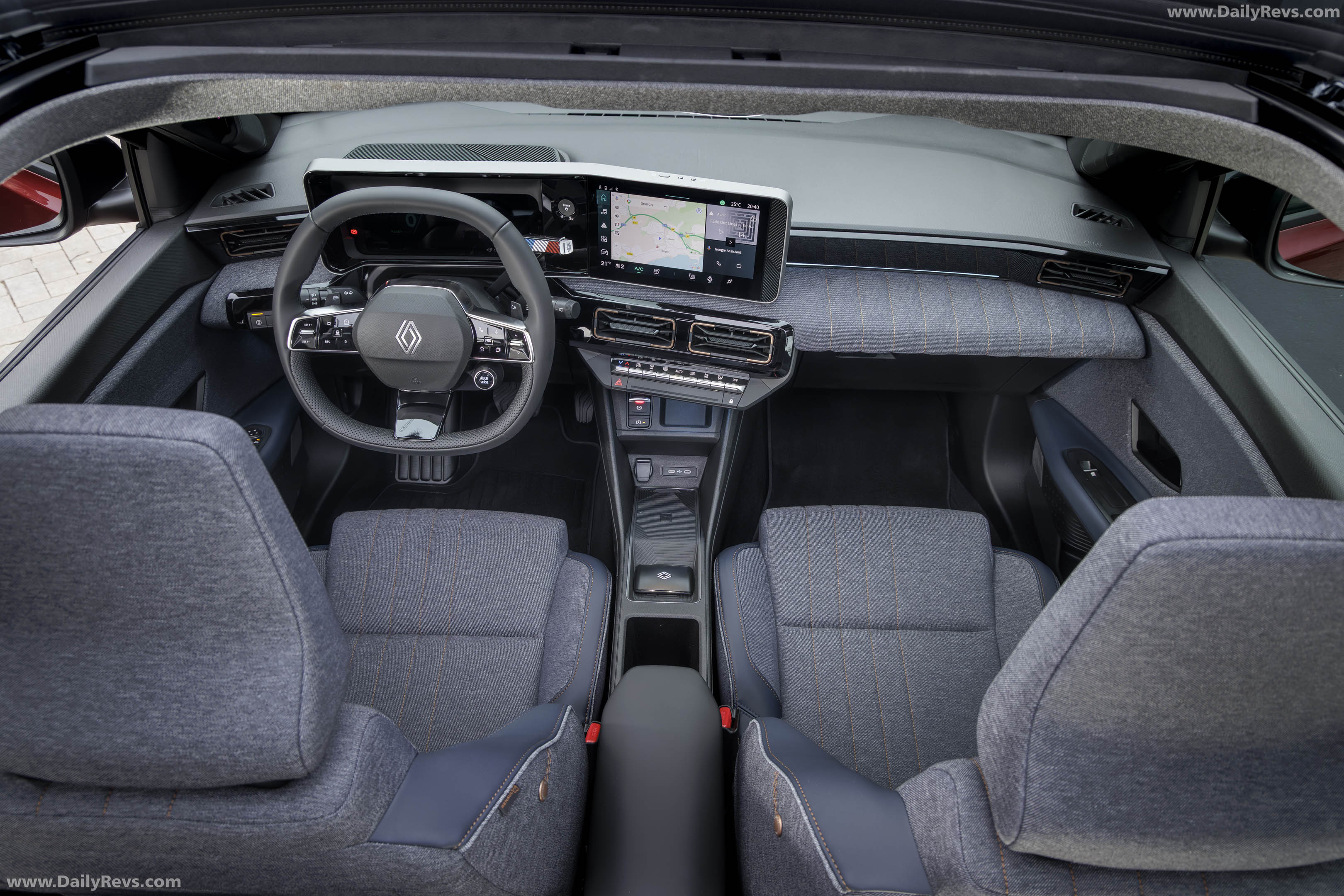 2026 Renault 4 E-Tech Plein Sud Techno Interior