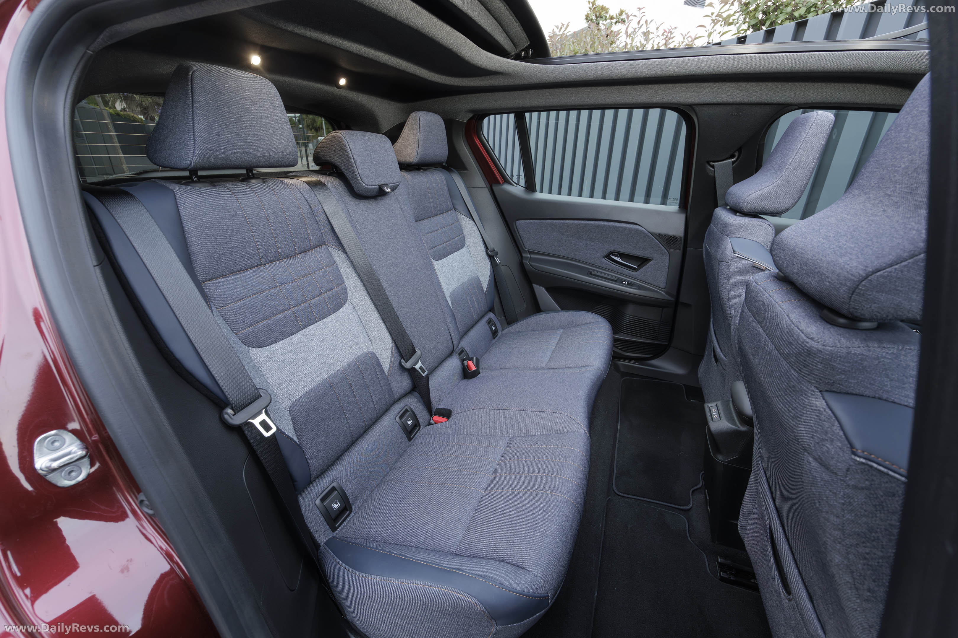 2026 Renault 4 E-Tech Plein Sud Techno Interior