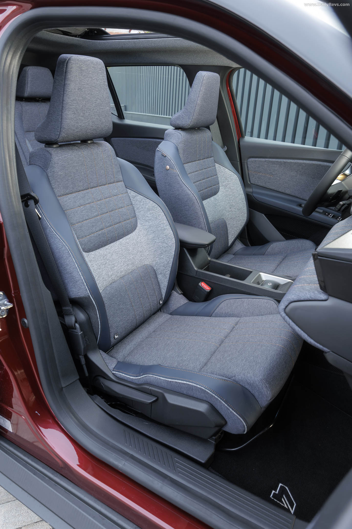2026 Renault 4 E-Tech Plein Sud Techno Interior