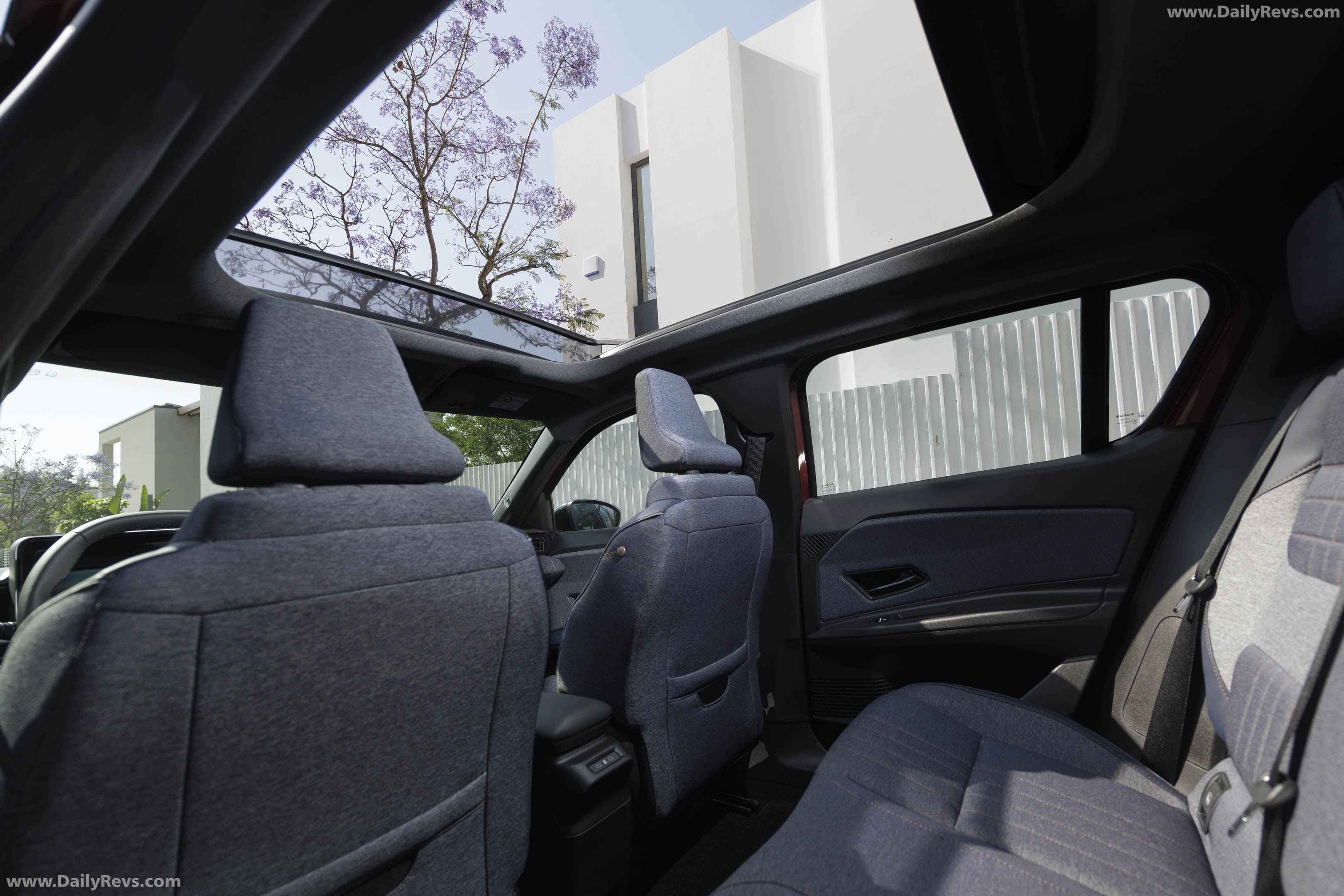 2026 Renault 4 E-Tech Plein Sud Techno Interior