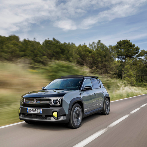 2026 Renault 4 E-Tech Plein Sud Iconic Front View