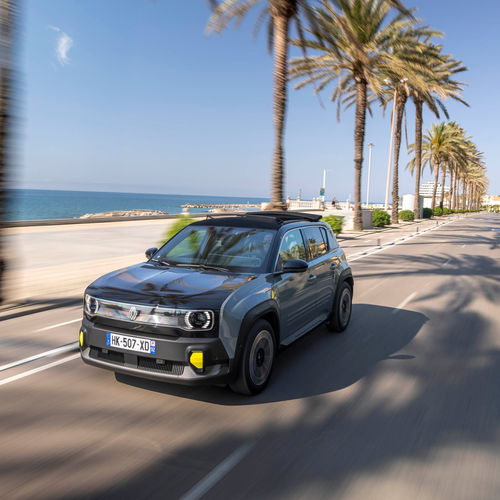 2026 Renault 4 E-Tech Plein Sud Iconic Front View