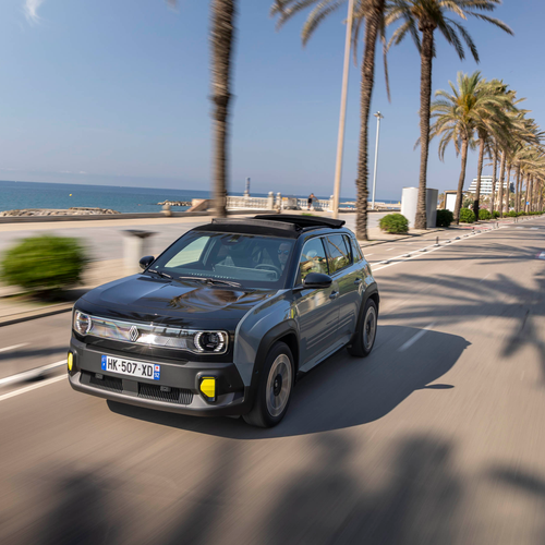 2026 Renault 4 E-Tech Plein Sud Iconic Front View