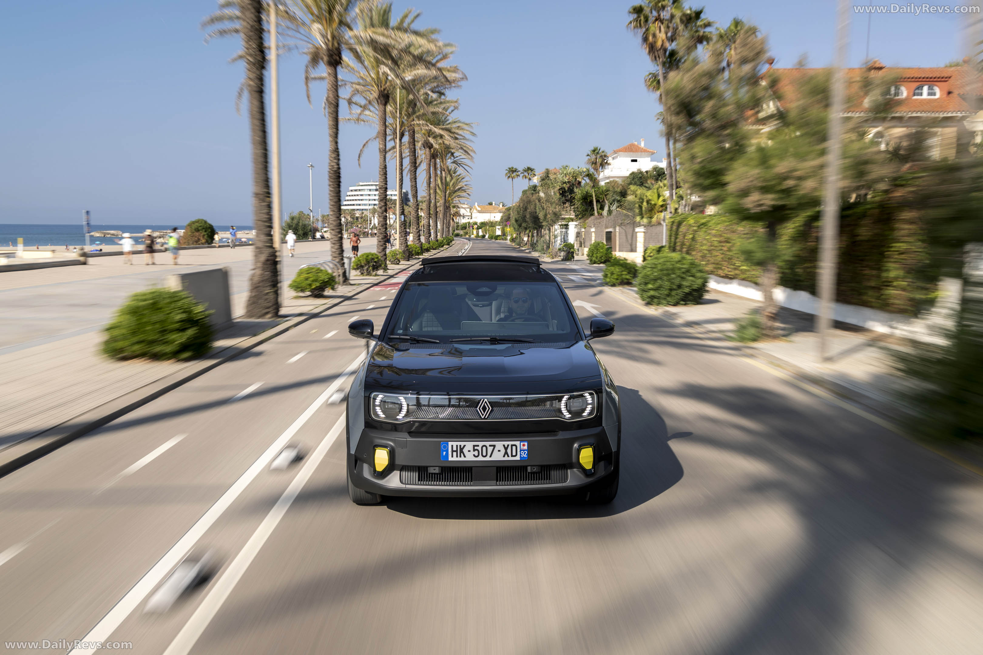 2026 Renault 4 E-Tech Plein Sud Iconic Front View