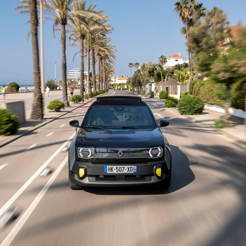 2026 Renault 4 E-Tech Plein Sud Iconic Front View