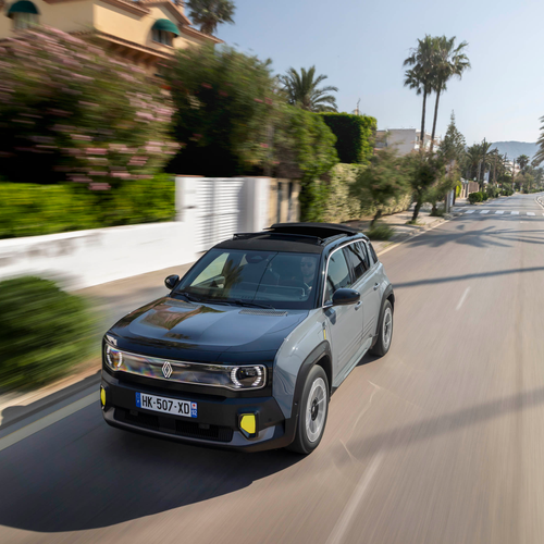 2026 Renault 4 E-Tech Plein Sud Iconic Front View