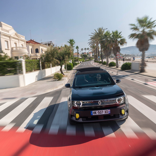 2026 Renault 4 E-Tech Plein Sud Iconic Front View