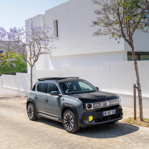 2026 Renault 4 E-Tech Plein Sud Iconic Front View