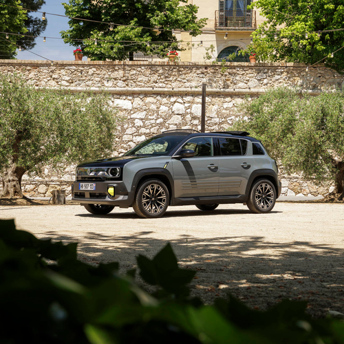 2026 Renault 4 E-Tech Plein Sud Iconic Front View