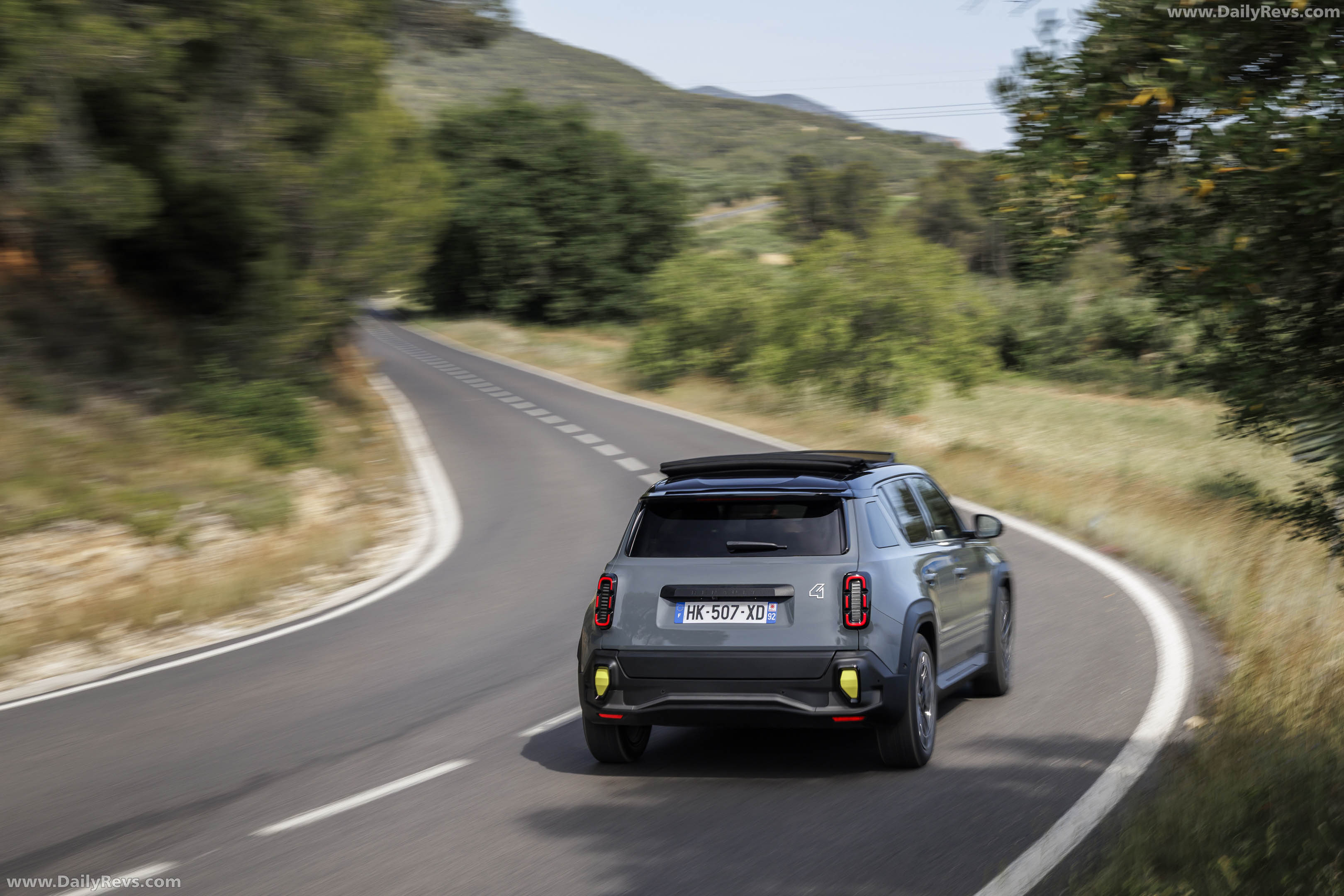2026 Renault 4 E-Tech Plein Sud Iconic Rear View