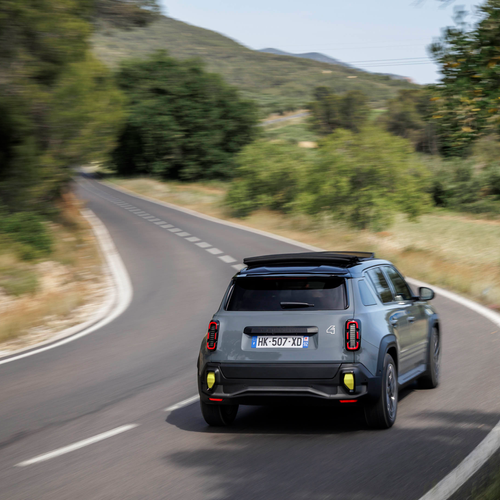 2026 Renault 4 E-Tech Plein Sud Iconic Rear View