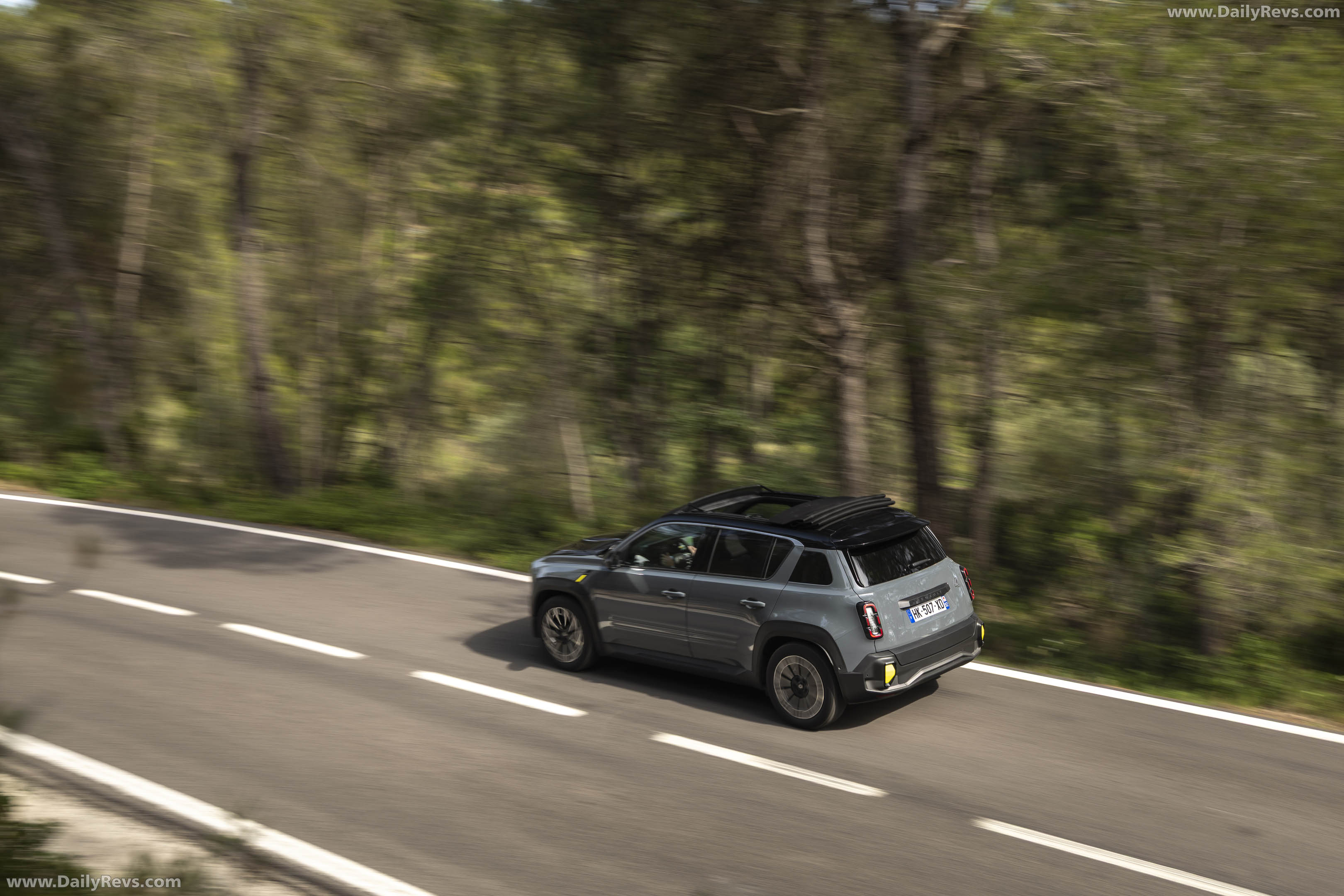 2026 Renault 4 E-Tech Plein Sud Iconic Rear View