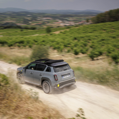 2026 Renault 4 E-Tech Plein Sud Iconic Rear View