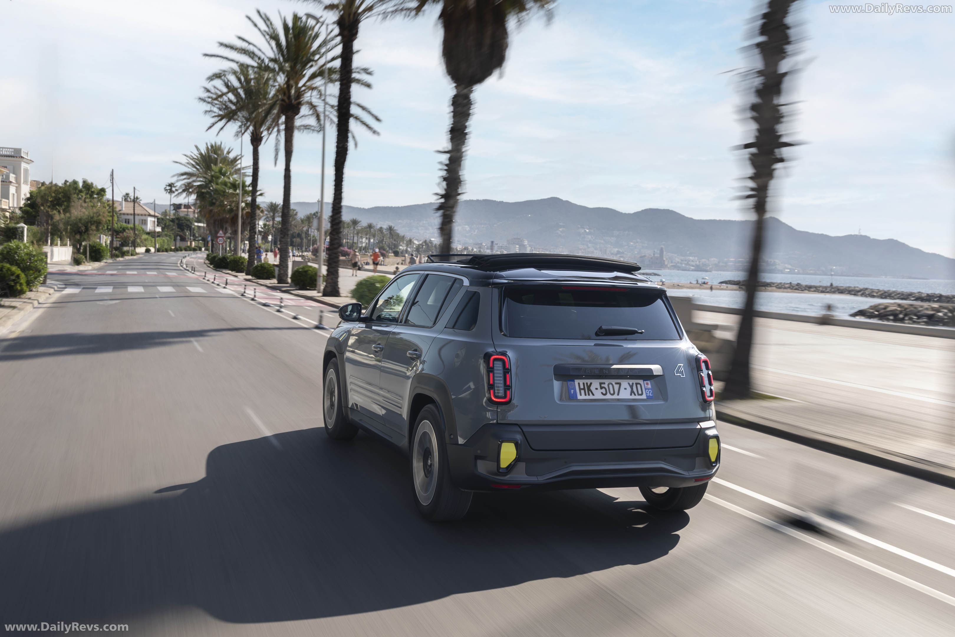 2026 Renault 4 E-Tech Plein Sud Iconic Rear View