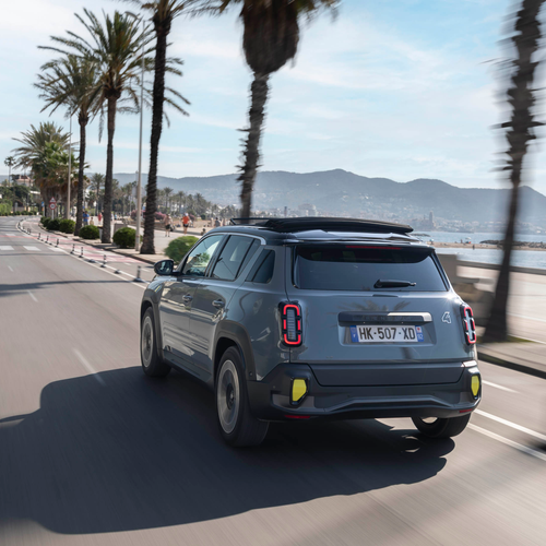 2026 Renault 4 E-Tech Plein Sud Iconic Rear View