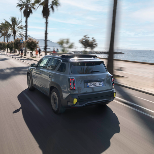 2026 Renault 4 E-Tech Plein Sud Iconic Rear View