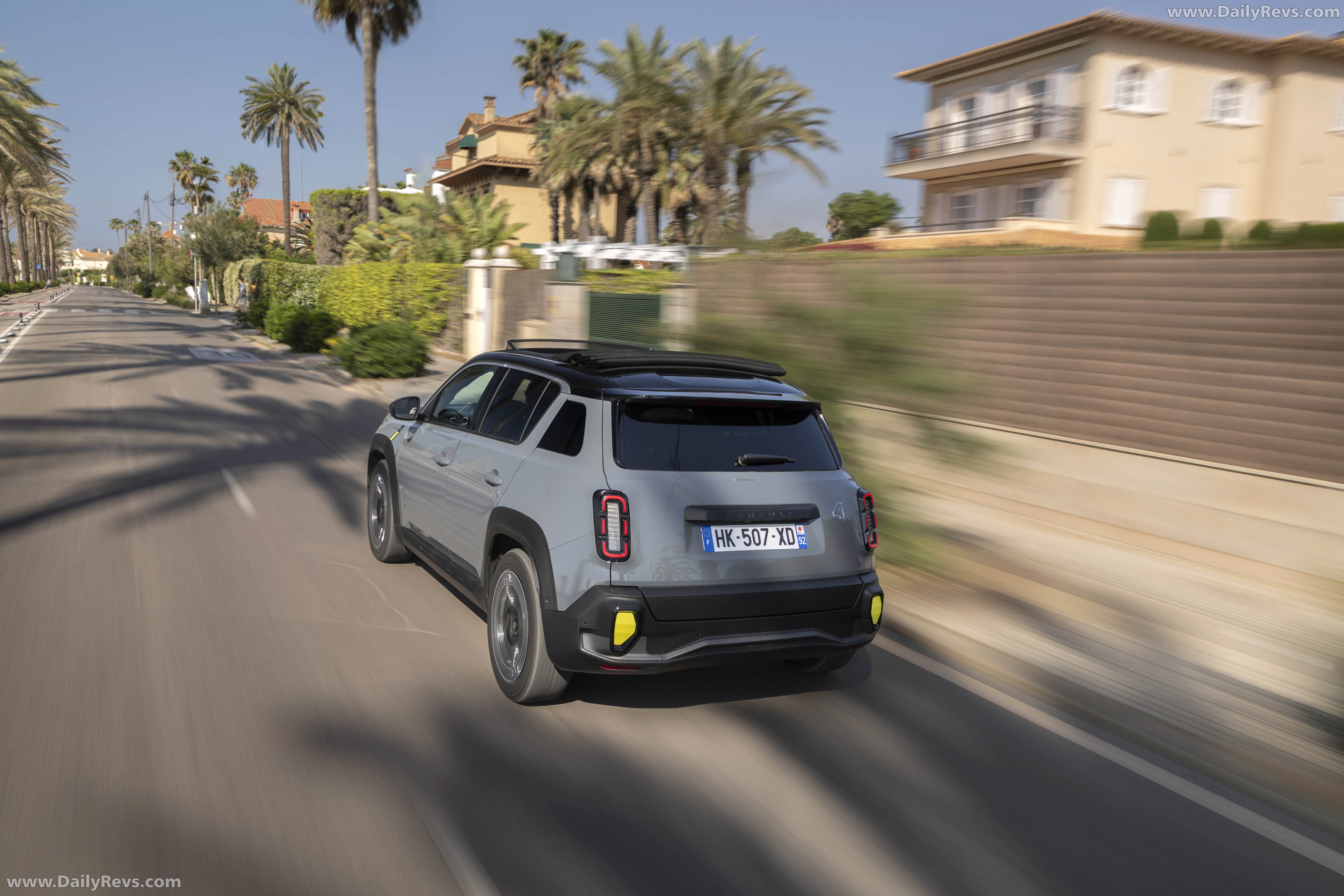 2026 Renault 4 E-Tech Plein Sud Iconic Rear View