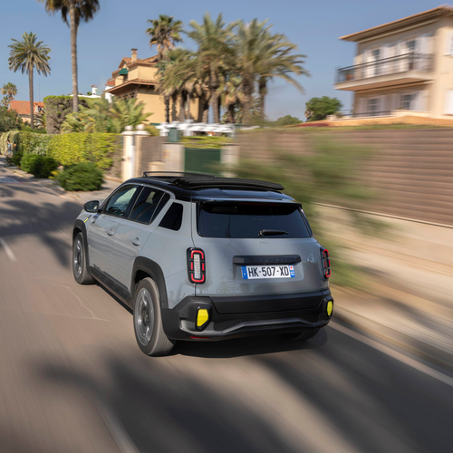 2026 Renault 4 E-Tech Plein Sud Iconic Rear View