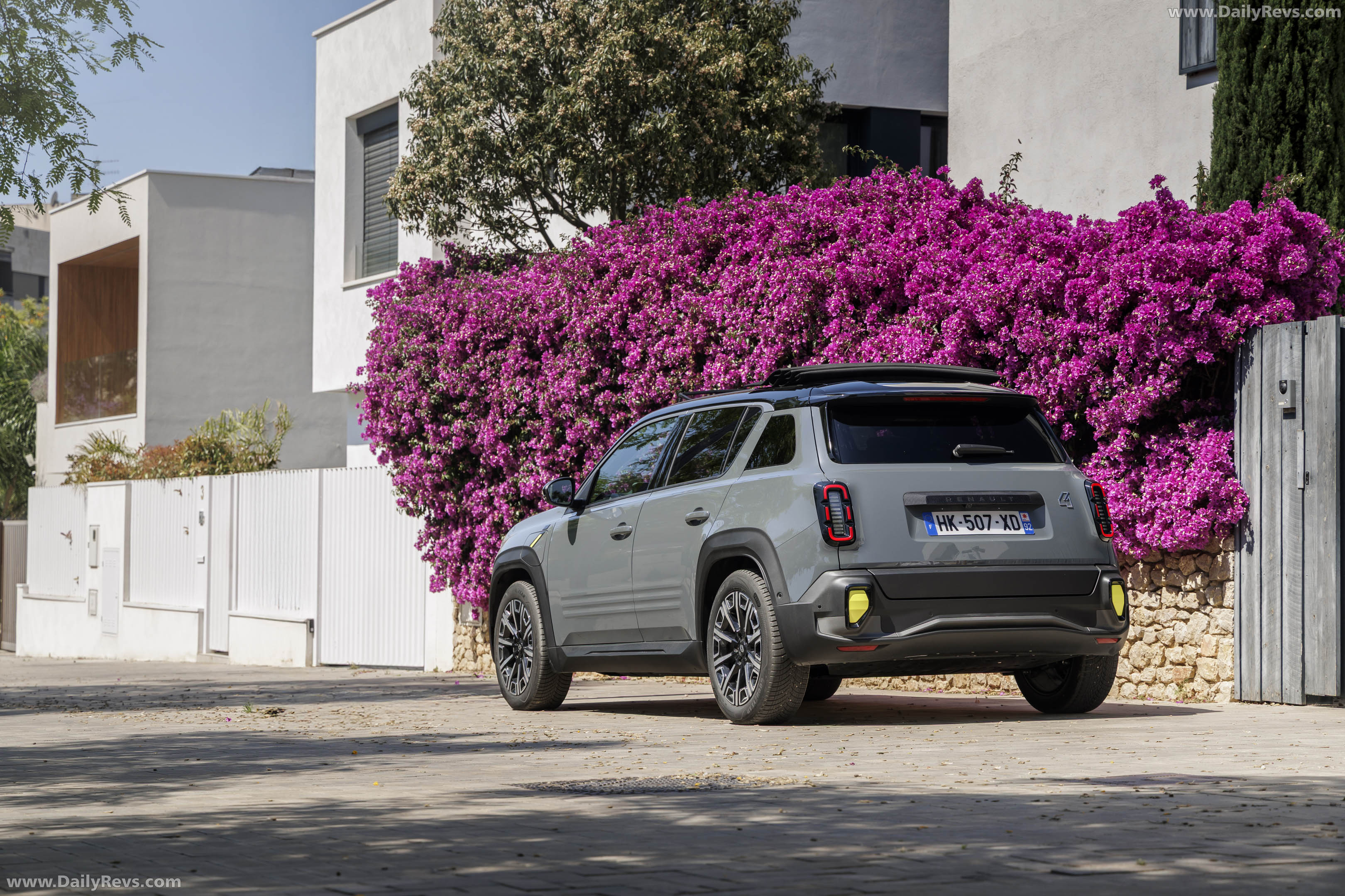 2026 Renault 4 E-Tech Plein Sud Iconic Rear View