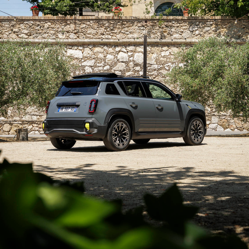 2026 Renault 4 E-Tech Plein Sud Iconic Rear View