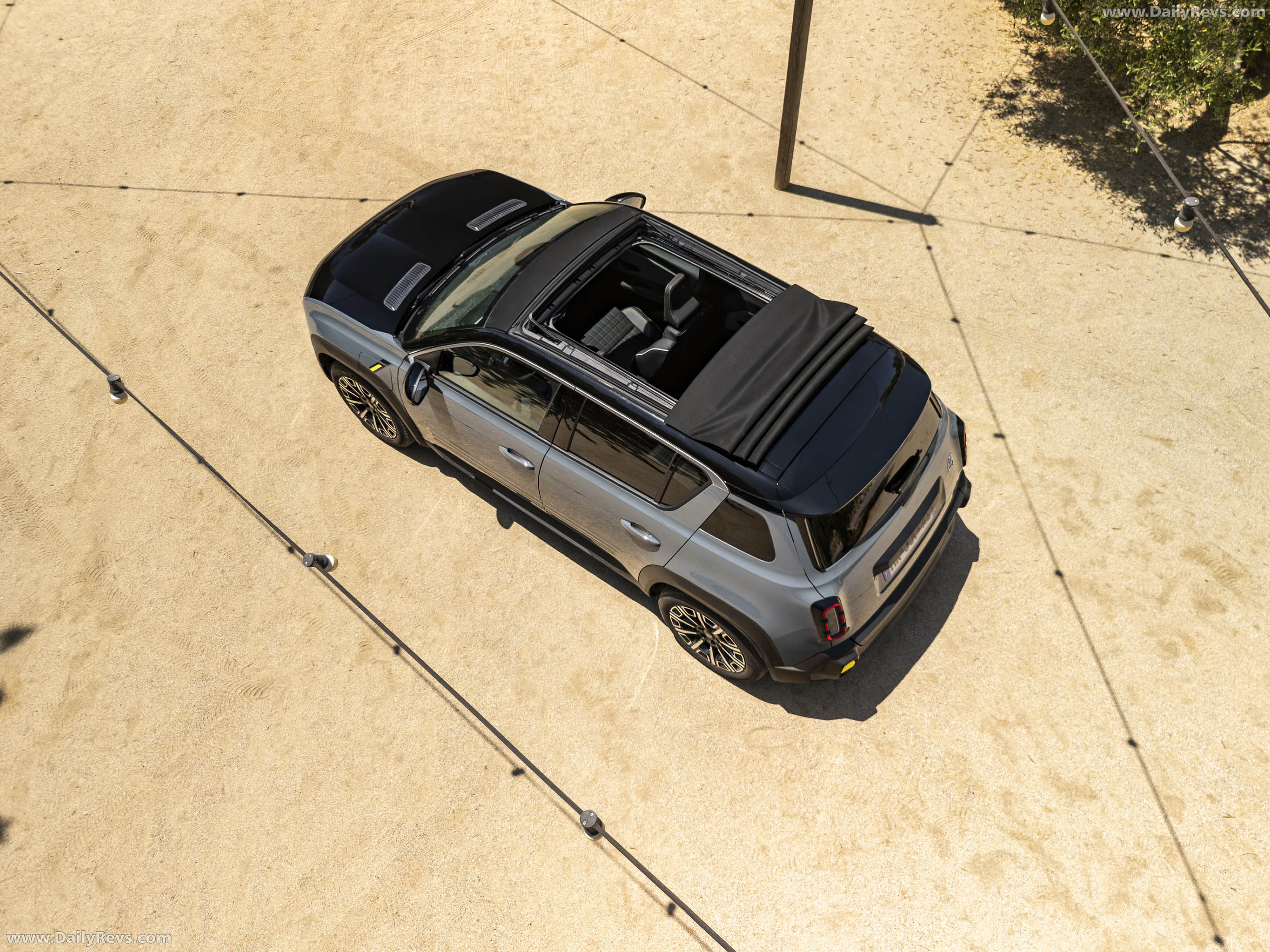 2026 Renault 4 E-Tech Plein Sud Iconic Top View
