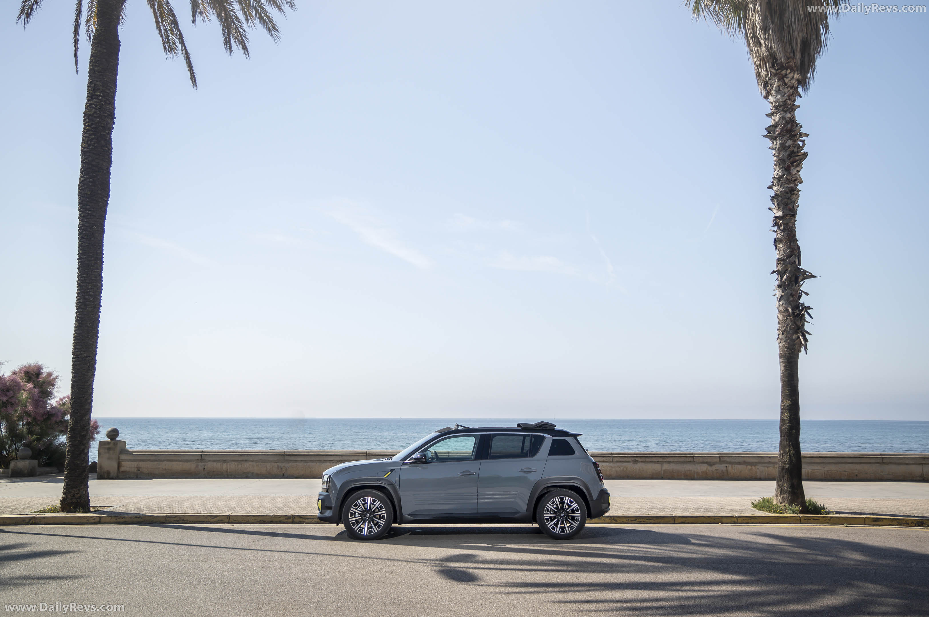 2026 Renault 4 E-Tech Plein Sud Iconic Side View