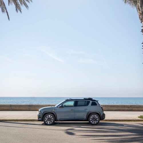 2026 Renault 4 E-Tech Plein Sud Iconic Side View