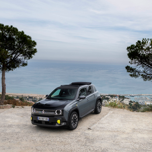 2026 Renault 4 E-Tech Plein Sud Iconic Side View