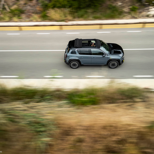 2026 Renault 4 E-Tech Plein Sud Iconic Side View