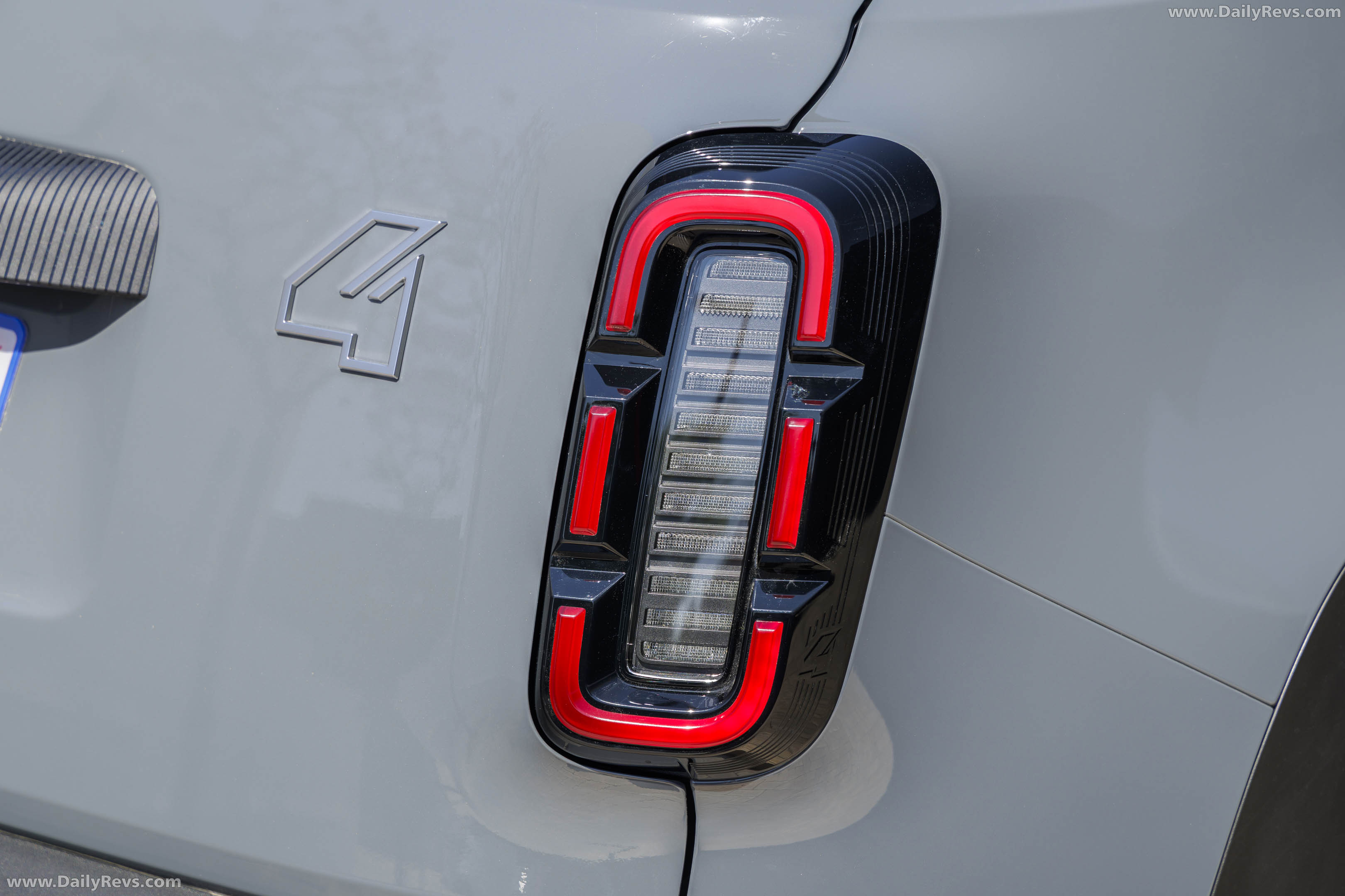 2026 Renault 4 E-Tech Plein Sud Iconic Exterior